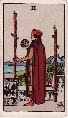 Карта Таро «Двойка Жезлов» (Two of Wands), колода Райдера–Уэйта